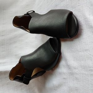 Black Comfort Sandals
